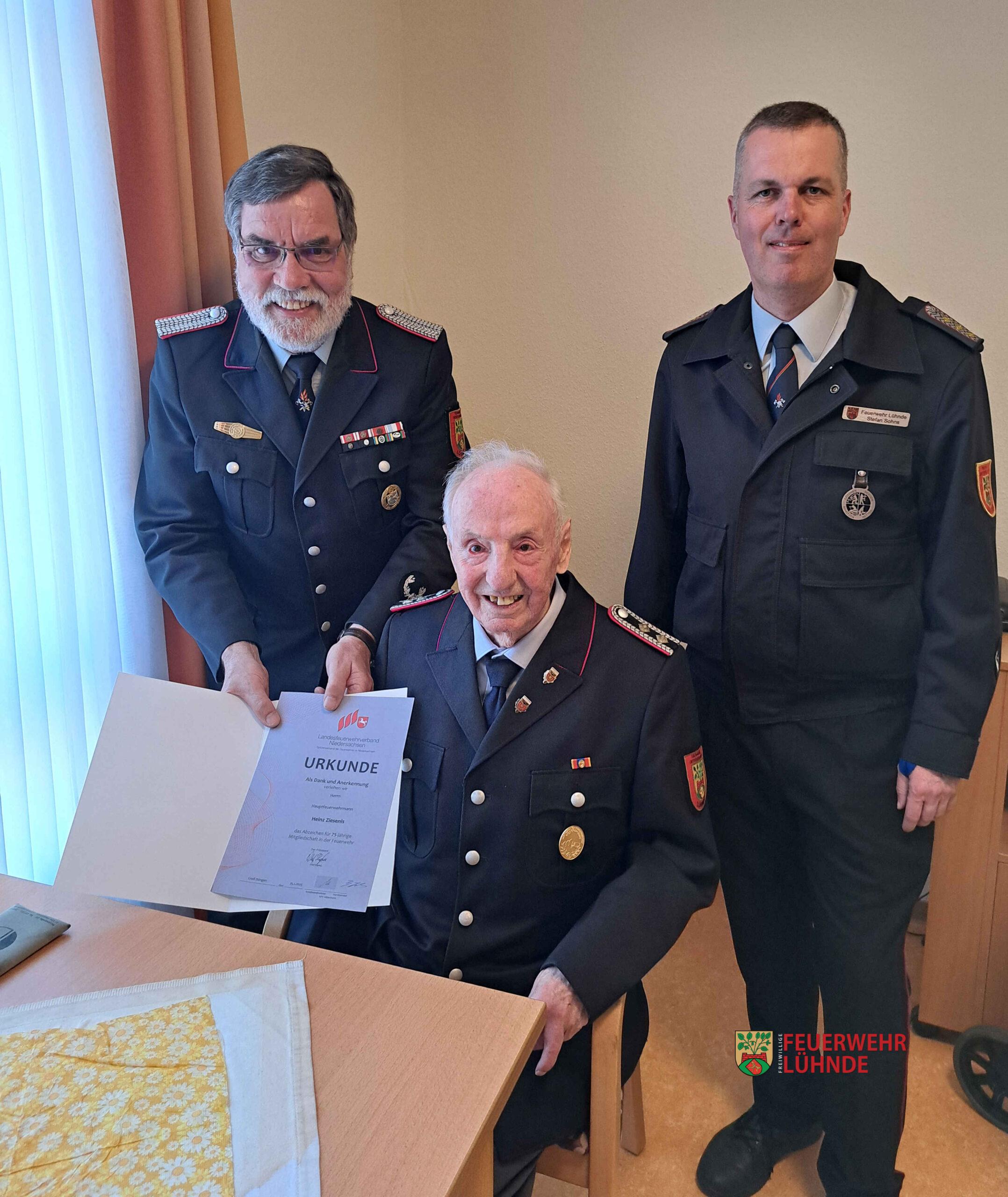 Mehr über den Artikel erfahren Heinz Ziesenis: 75 Jahre in der Lühnder Wehr